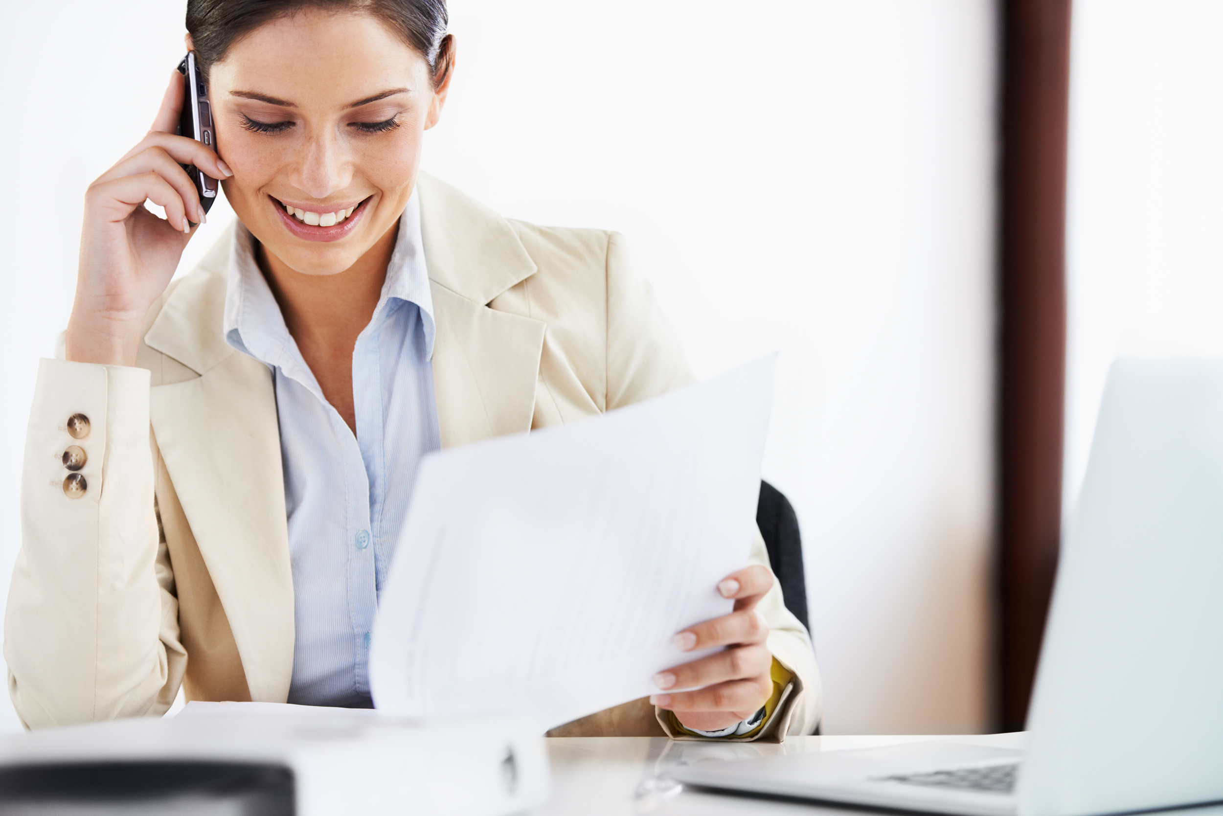 Doing,Business,In,3g.,Shot,Of,A,Young,Businesswoman,Working